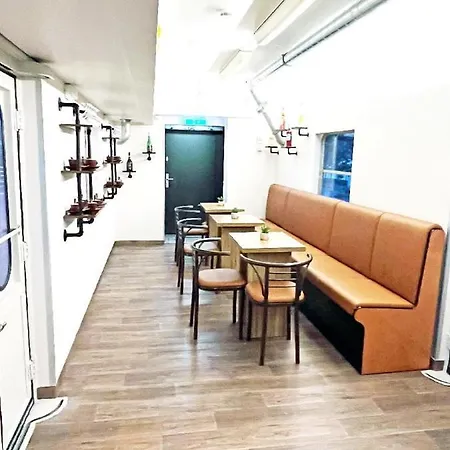 Apartment Uebernachten Im Nostalgischen Bahnwaggon Bogen